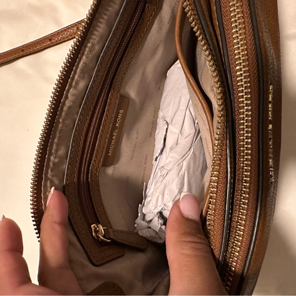 MICHAEL KORS
Leather Trimmed Crossbody Bag - Picture 7 of 11